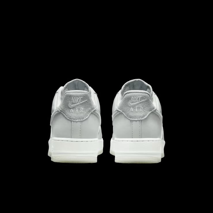 Nike Air Force 1 Light Silver
