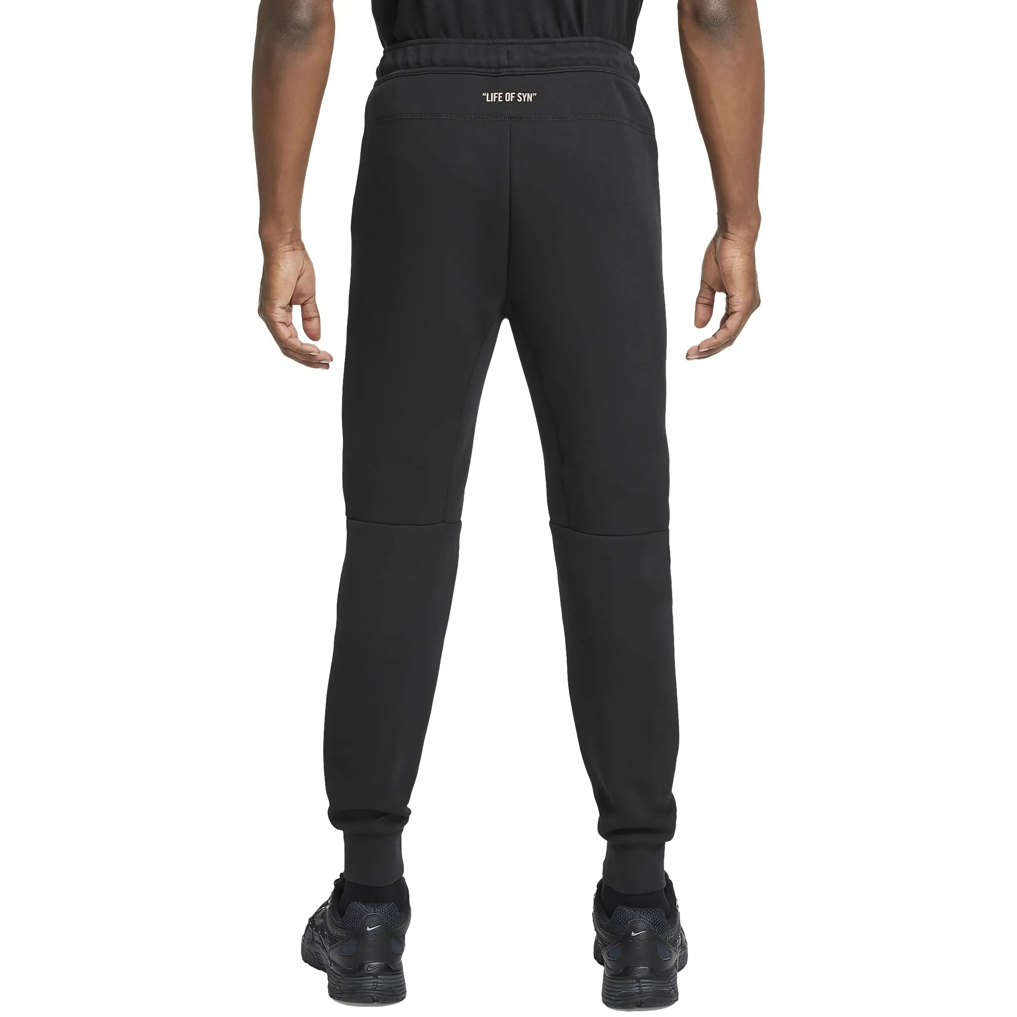 Pantalón Nike Tech x Central Cee