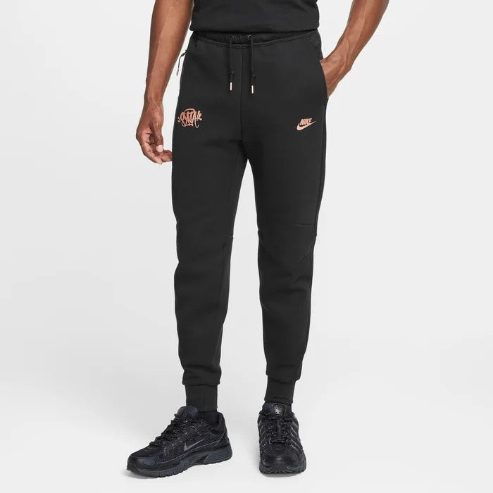 Pantalón Nike Tech x Central Cee